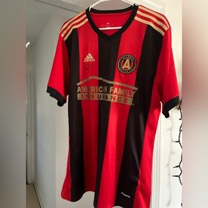Adidas Atlanta United jersey XL signed by Brad Guzan